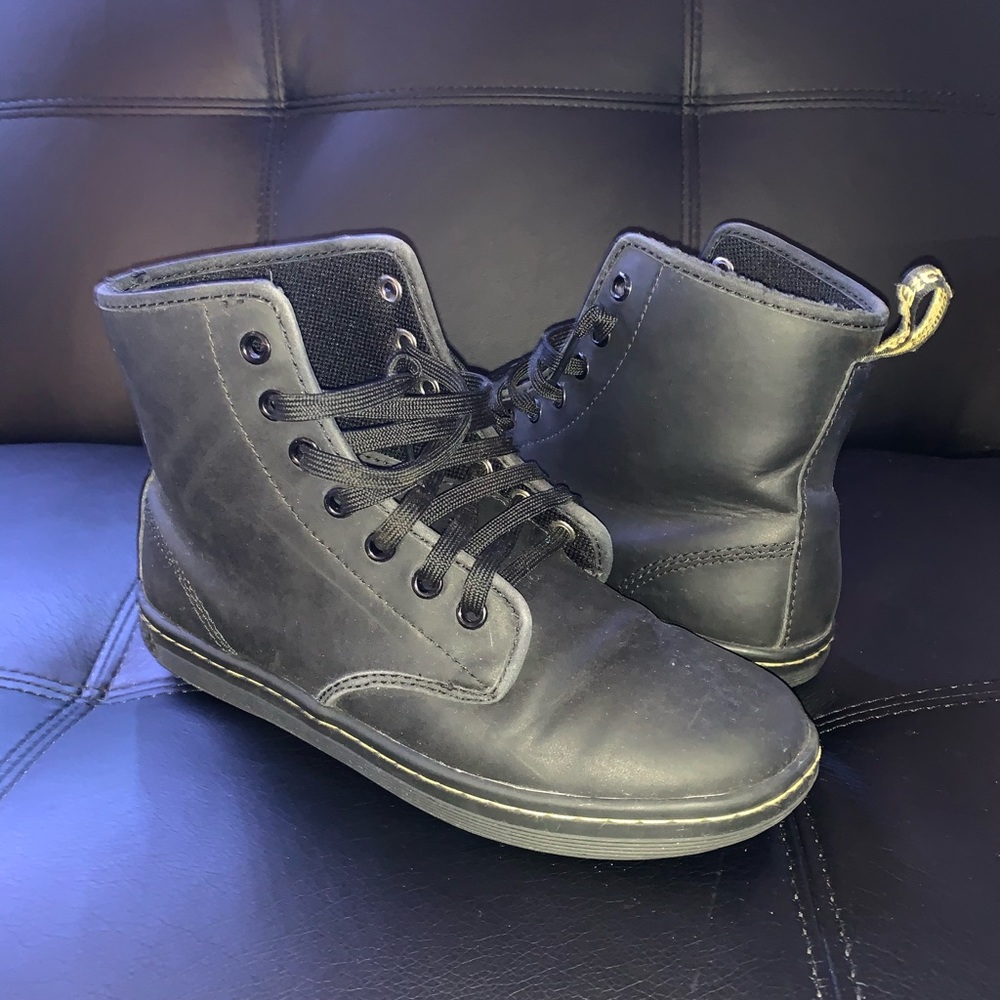 WOMENS 7 DR. MARTENS BLACK
